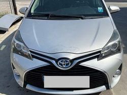 Grau Gebraucht 2017 Toyota Yaris Hybrid Lounge Limousine | 9.800 € (Etwas zu teuer)