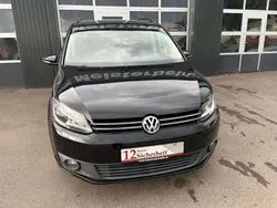 Schwarz Gebraucht 2011 VW Touran Trendline Van / Kleinbus | 6.950 € (Fairer Preis)