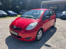Rot Gebraucht 2010 Toyota Yaris Cool Limousine | 4.900 € (Fairer Preis)
