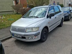 Silber Gebraucht 2000 Mitsubishi Space Wagon Van / Kleinbus | 800 € (Fairer Preis)