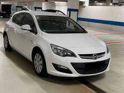Weiß Gebraucht 2015 Opel Astra Limousine | 5.980 € (Superpreis)