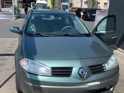 Grün Gebraucht 2004 Renault Mégane II Kleinwagen | 1.950 € (Fairer Preis)