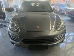 Grau Gebraucht 2012 Porsche Cayenne SUV | 16.900 € (Guter Preis)