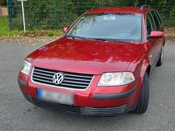 Rot Gebraucht 2003 VW Passat Kombi | 3.333 €