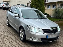 Silber Gebraucht 2011 Skoda Octavia Kombi | 3.200 €