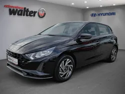Phantom black / met Gebraucht 2024 Hyundai i20 Trend Limousine | 17.990 € (Guter Preis)