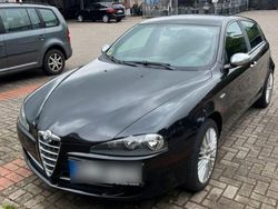 Schwarz Gebraucht 2009 Alfa Romeo 147 Kleinwagen | 3.000 € (Etwas zu teuer)