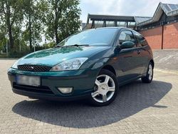Grün Gebraucht 2002 Ford Focus Limousine | 2.000 € (Guter Preis)