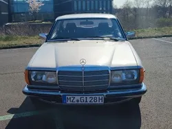 Silber Gebraucht 1983 Mercedes 230 Coupé | 9.490 €