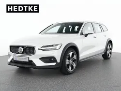 Weiß Gebraucht 2023 Volvo V60 CC Plus Kombi | 47.550 € (Teuer)