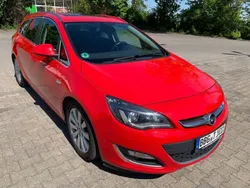 Rot Gebraucht 2014 Opel Astra Edition Kombi | 4.500 € (Guter Preis)