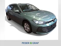 Maripositgrün metallic Gebraucht 2024 VW Passat Business Kombi | 33.440 € (Fairer Preis)