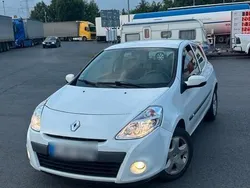 Weiß Gebraucht 2009 Renault Clio II Kleinwagen | 2.000 € (Fairer Preis)