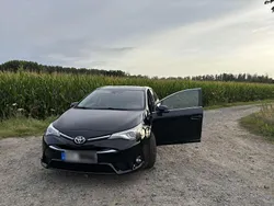 Schwarz Gebraucht 2015 Toyota Avensis Business Edition Kombi | 10.400 € (Etwas zu teuer)