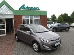 Grau Gebraucht 2014 Hyundai i20 Edition | 3.990 € (Superpreis)
