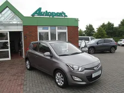 Grau Gebraucht 2014 Hyundai i20 Edition | 3.990 € (Superpreis)