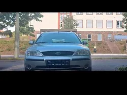 Grau Gebraucht 2002 Ford Mondeo Kombi | 600 €