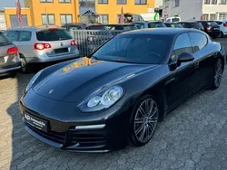 Grau Gebraucht 2015 Porsche Panamera Limousine | 38.000 € (Etwas zu teuer)