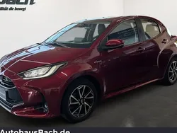 Rot Gebraucht 2021 Toyota Yaris Hybrid Limousine | 16.770 € (Guter Preis)