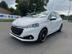 Weiß Gebraucht 2017 Peugeot 208 Allure Kleinwagen | 8.900 € (Fairer Preis)