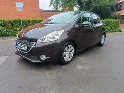 Braun Gebraucht 2012 Peugeot 208 Kleinwagen | 4.990 € (Fairer Preis)