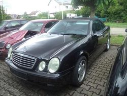 Schwarz (metallic) Gebraucht 2000 Mercedes CLK200 Avantgarde Cabrio | 4.200 € (Fairer Preis)