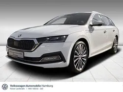 Moonweiß perleffekt/moonweiss metallic (metallic) Gebraucht 2022 Skoda Octavia Style Kombi | 26.440 € (Etwas zu teuer)