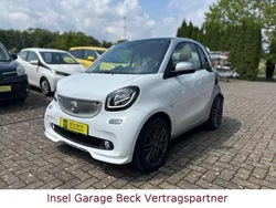 Weiß Gebraucht 2017 Smart ForTwo Coupé Brabus Kleinwagen | 15.799 € (Fairer Preis)