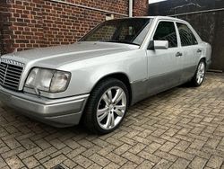 Silber Gebraucht 1991 Mercedes E260 Sportline Limousine | 14.000 €