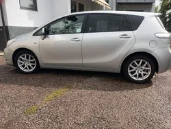 Silber Gebraucht 2012 Toyota Verso Van / Kleinbus | 6.200 € (Fairer Preis)