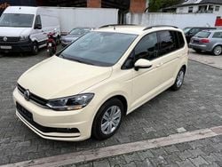 Beige Gebraucht 2018 VW Touran Van / Kleinbus | 5.890 €