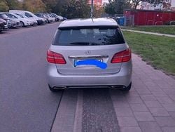 Silber Gebraucht 2016 Mercedes B200 Van / Kleinbus | 16.000 € (Fairer Preis)