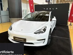 Weiß Gebraucht 2021 Tesla Model 3 Limousine | 23.900 €