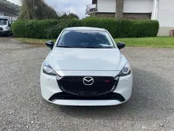 Ceramic white metallic Neu 2024 Mazda 2 Homura-Line Kleinwagen | 20.810 € (Fairer Preis)