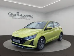 Grün Neu 2025 Hyundai i20 Trend Limousine | 21.982 € (Guter Preis)