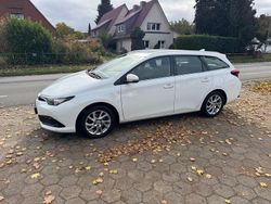 Weiß Gebraucht 2016 Toyota Auris Touring Sports Comfort Kombi | 6.000 €