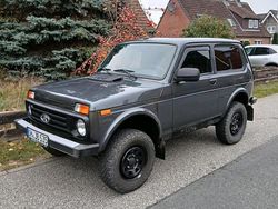 Grau Gebraucht 2024 Lada niva SUV | 16.500 €