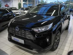 Tiefschwarz metallic Gebraucht 2023 Toyota RAV4 Hybrid Team SUV | 40.980 € (Fairer Preis)