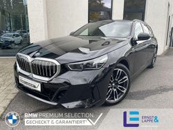 Saphirschwarz Gebraucht 2024 BMW 520 Comfort Edition Kombi | 48.430 € (Superpreis)