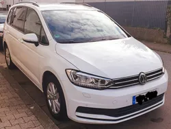 Weiß Gebraucht 2019 VW Touran Comfortline Van / Kleinbus | 22.500 € (Fairer Preis)