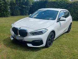 Weiß Gebraucht 2020 BMW 118 Sport Line Kleinwagen | 18.300 € (Fairer Preis)