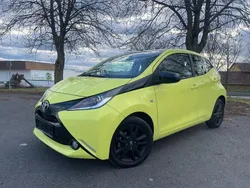 Gelb Gebraucht 2016 Toyota Aygo Kleinwagen | 7.390 € (Fairer Preis)