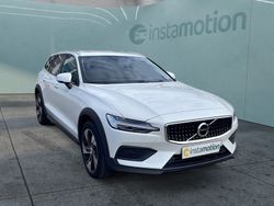 Weiß Gebraucht 2022 Volvo V60 CC Pro Kombi | 36.490 € (Guter Preis)