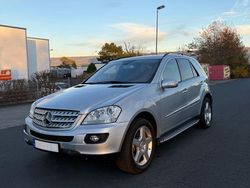 Grau Gebraucht 2007 Mercedes ML500 SUV | 18.000 €