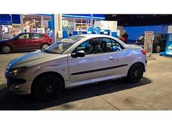 Silber Gebraucht 2002 Peugeot 206 CC Cabrio | 1.900 €