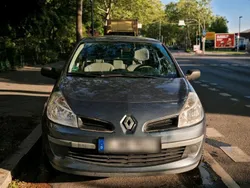 Grau Gebraucht 2006 Renault Clio III Kleinwagen | 1.900 €