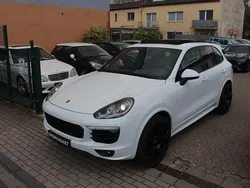 Weiß Gebraucht 2015 Porsche Cayenne SUV | 33.850 € (Etwas zu teuer)