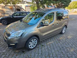 Grau Gebraucht 2016 Peugeot Partner Van / Kleinbus | 5.990 € (Fairer Preis)