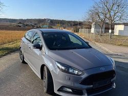 Grau Gebraucht 2017 Ford Focus ST Limousine | 18.499 € (Teuer)