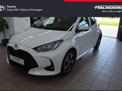 Weiß Neu 2025 Toyota Yaris Hybrid Comfort Limousine | 25.740 € (Fairer Preis)